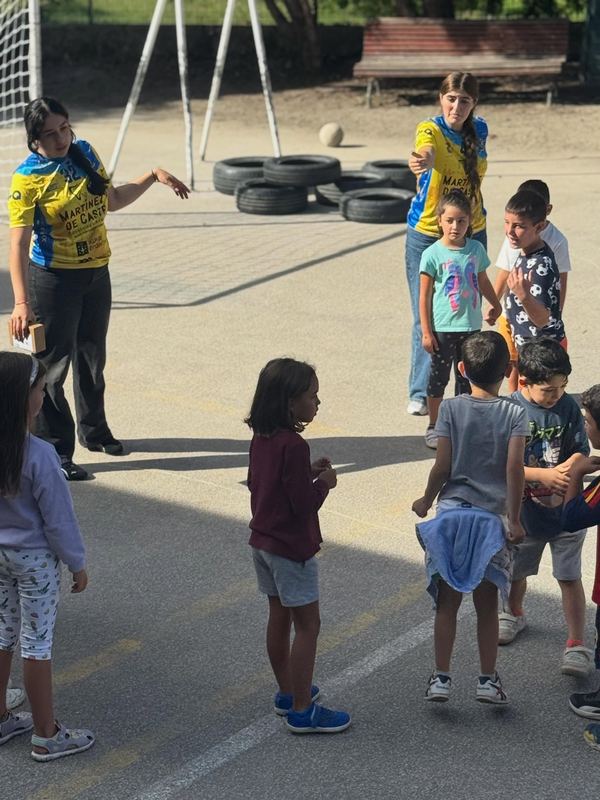 Jornada de balonmano del BM Tui en un colegio de Tui